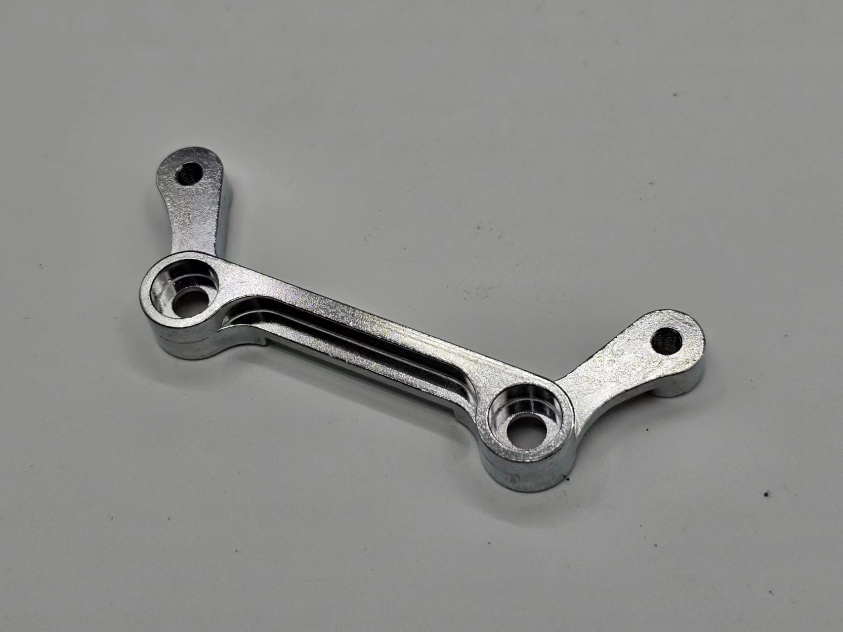 A5.Professional front suspension tie rod bar with damper tower